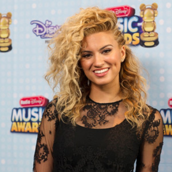 10 things to know about tori kelly e news